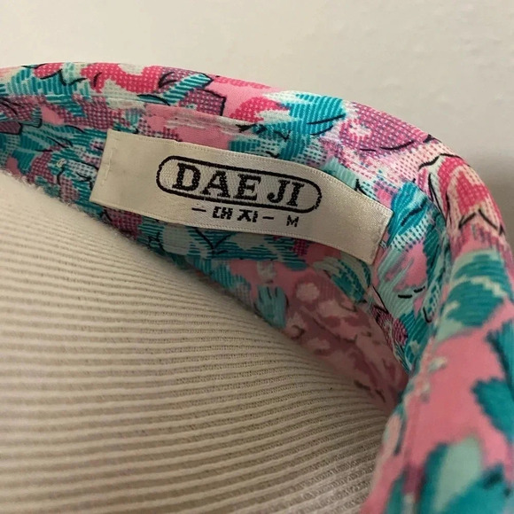 *Vintage* Korean Floral Shimmer Button Down Shirt-Size M - Picture 4 of 6